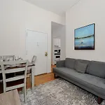 Monthly Nyc Rentals - Pleasant 3 Bedroom Apartment