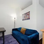 Monthly Nyc Rentals- Stylish 2 Bedroom Unit