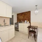 Monthly Nyc Rentals- Lovely 2 Bedroom Apartment