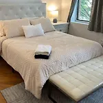 Bright 3 Bedroom In East Harlem! *