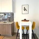 Huge Modern 2 Bedroom In Little Italy