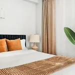 Apartment 73-410 Luxury 24 Dm New Uws Gym Laundry *