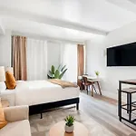 Apartment 73-410 Luxury 24 Dm New Uws Gym Laundry *