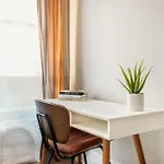 Apartment 73-410 Luxury 24 Dm New Uws Gym Laundry *