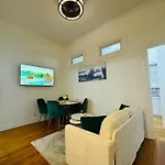 Apartment Broadway Bliss