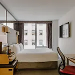 The Jewel Hotel, Hotel