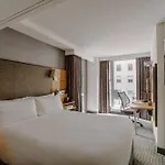 The Jewel Hotel, Hotel