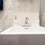 Apartment 69-2b Prime Lower East East Brand New 1br *