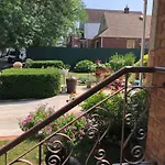 Private Unit With Own Entrance To Share Bed & Breakfast *