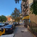 Central & Affordable Williamsburg Private Bedroom Close To Subway