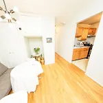 Central & Affordable Williamsburg Private Bedroom Close To Subway