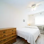 Awesome 3 Bedroom Unit In Nyc!