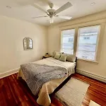 Modern Apartment - 3 Bedrooms, 2 Bathrooms