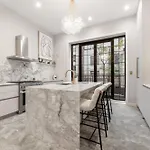 Luxurious Harlem With Modern Amenities, Outdoor Patio! New York
