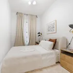 Apartment Luxurious Harlem With Modern Amenities, Outdoor Patio! *
