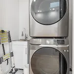Luxurious Harlem With Modern Amenities, Outdoor Patio!