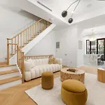 Apartment Luxurious Harlem With Modern Amenities, Outdoor Patio!