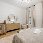Apartment Luxurious Harlem With Modern Amenities, Outdoor Patio! *