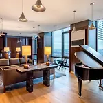 Blueground Hudson Yards Gym Rock Wall Arcade Nyc-1453