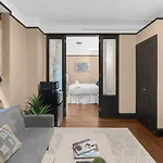 Apartment Walking Score In Heart Of With A Gym New York