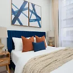 317-1d New 2br Duplex Wd Private Backyard New York