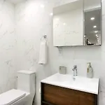 317-1d New 2br Duplex Wd Private Backyard Apartment