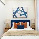 317-1D New 2Br Duplex Wd Private Backyard