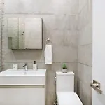 317-1d New 2br Duplex Wd Private Backyard New York