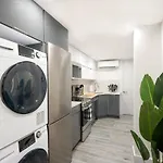 317-1d New 2br Duplex Wd Private Backyard