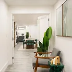317-1d New 2br Duplex Wd Private Backyard Apartment *