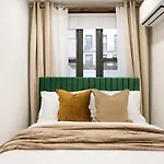 317-1D New 2Br Duplex Wd Private Backyard