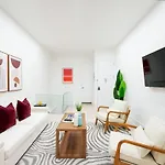317-1d New 2br Duplex Wd Private Backyard Apartment *