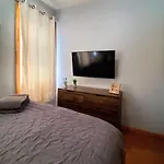 2 Bedroom With 3 Beds - Friends & Family Apartment *
