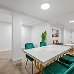 Active Central Park East 3Bedrooms 2 Bathrooms 1700 Sf