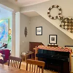2 Bedrooms With One Private Bathroom In Lovely Homestay