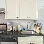 Sophisticated 2Bd Apartment On Barrow Street, Greenwich Village