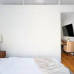 444-3A Newly Renovated 1Br - Elevator Building