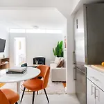 444-3a Newly Renovated 1br - Elevator Building *