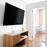 444-3a Newly Renovated 1br - Elevator Building * New York