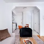 444-3a Newly Renovated 1br - Elevator Building Apartment *