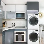 75-1A New Prime Ues W D In Unit Elevator