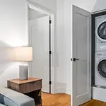 Designer 2 Bd Apt In Wall St