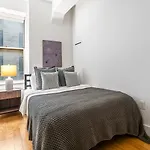 Designer 2 Bd Apt In Wall St