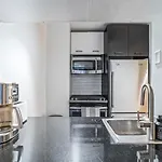 Designer 2 Bd Apt In Wall St