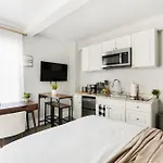 73-1504 Newly Reno Uws Doorman Gym Laundry * New York