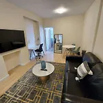 Comfortable With Workstation Apartment New York