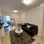 Comfortable With Workstation Apartment