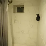 Cozy 2 Bedroom In A Lovely Forest Hills Neighborhood *
