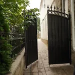 Cozy 2 Bedroom In A Lovely Forest Hills Neighborhood