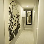 Cozy 2 Bedroom In A Lovely Forest Hills Neighborhood Apartment *